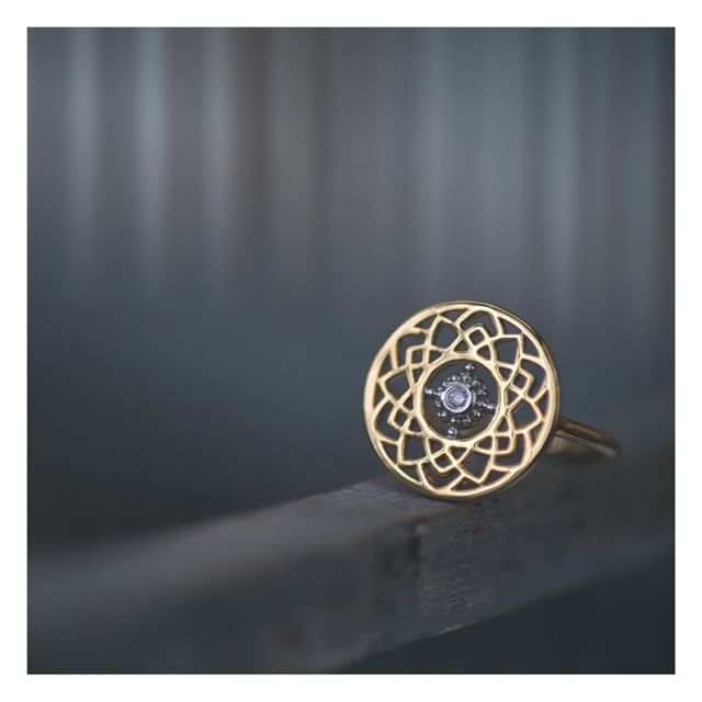 Collection Chance... un bijou atypique par sa forme et le symbole qu’il porte puisqu’il exauce les vœux du quotidien.💫#lagarconnediamant #belle .
