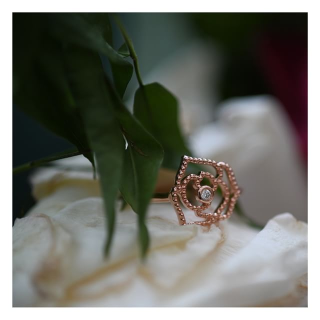 Notre #bague Rose perlée de la collection Etats d'âme.