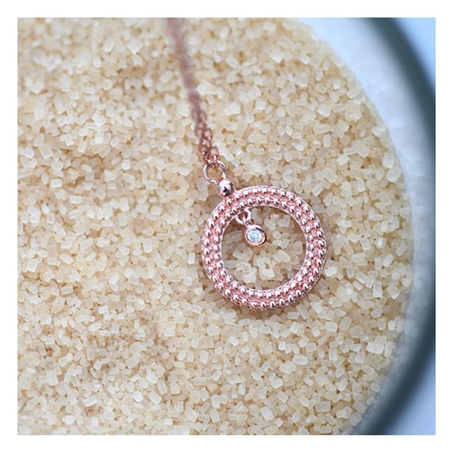 Succombez à notre collier Eclipse de Lune en #diamant.